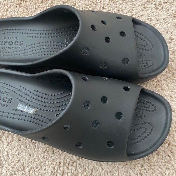 Crocs Black Size 10 Excel. Cond. Offers Welcome - Picture 4 of 5